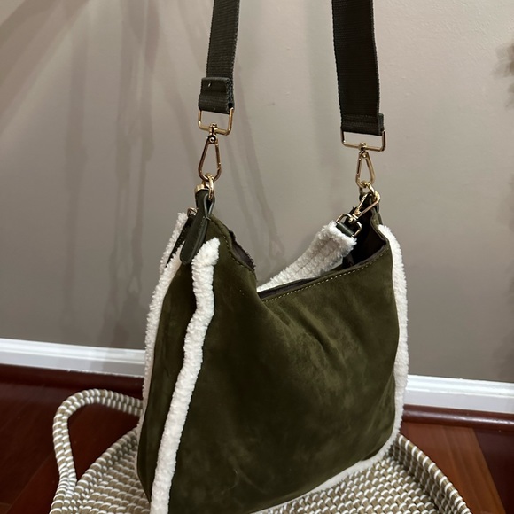 Ahdorned Army/White Vegan
Suede Messenger w/ Sherpa Trim &
2 Straps
BY ADORNED - Picture 3 of 4
